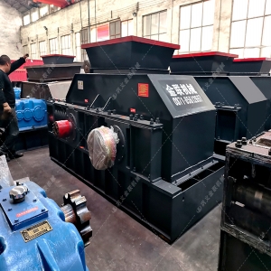 2PGY1200x800型半自動液壓對輥制砂機(jī)發(fā)貨圖片