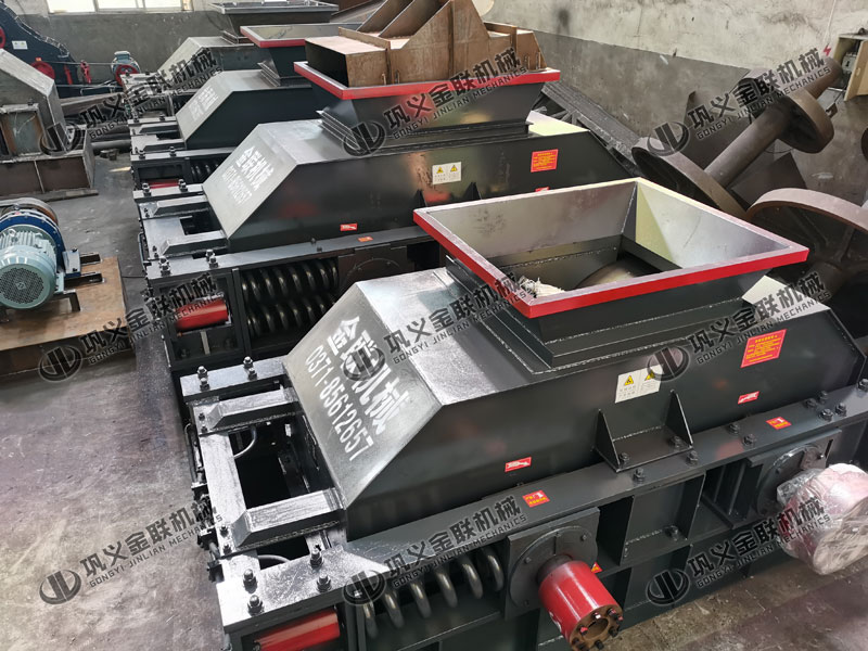 小型對(duì)輥式破碎機(jī)的價(jià)格是多少錢(qián)一臺(tái)，有哪些型號(hào)推薦？