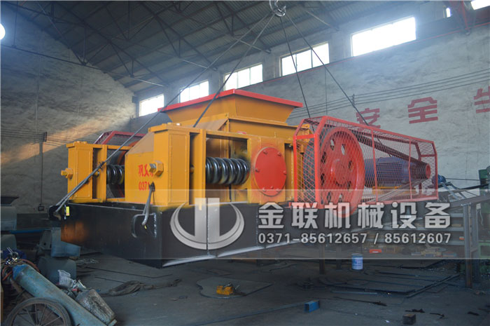 雙齒輥破碎機(jī)安裝、試機(jī)時(shí)都有哪些注意事項(xiàng)？