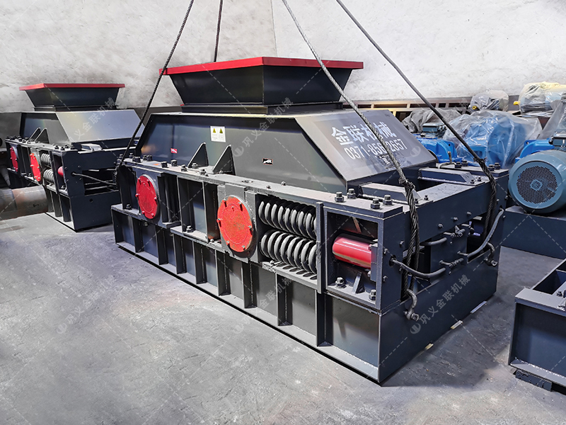 1000x700型半自動(dòng)對(duì)輥破碎制砂機(jī)發(fā)貨