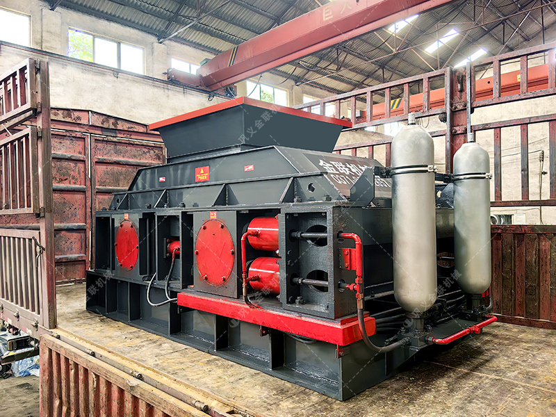 大型液壓對(duì)輥制砂機(jī)發(fā)貨 2PG1208制砂機(jī)發(fā)往山東 大型液壓對(duì)輥制砂機(jī)發(fā)貨 2PG1208制砂機(jī)發(fā)往山東