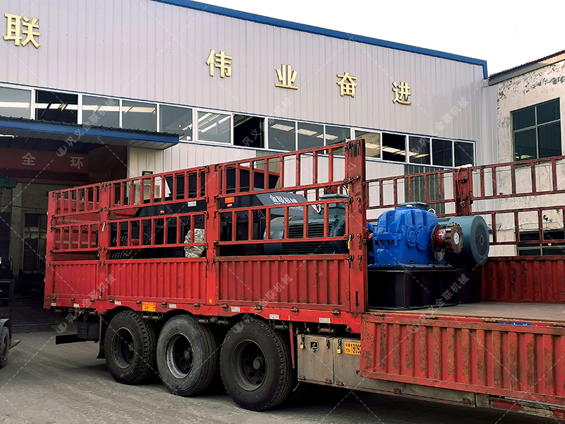 1500x1000型對輥破碎機(jī)發(fā)貨 破碎河卵石