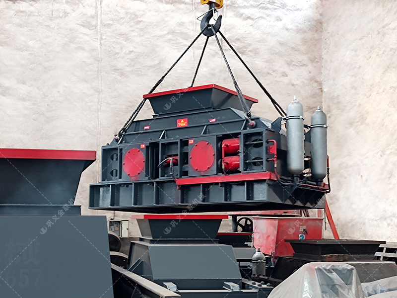 2PG1208大型液壓對輥破碎機(jī)發(fā)往甘肅