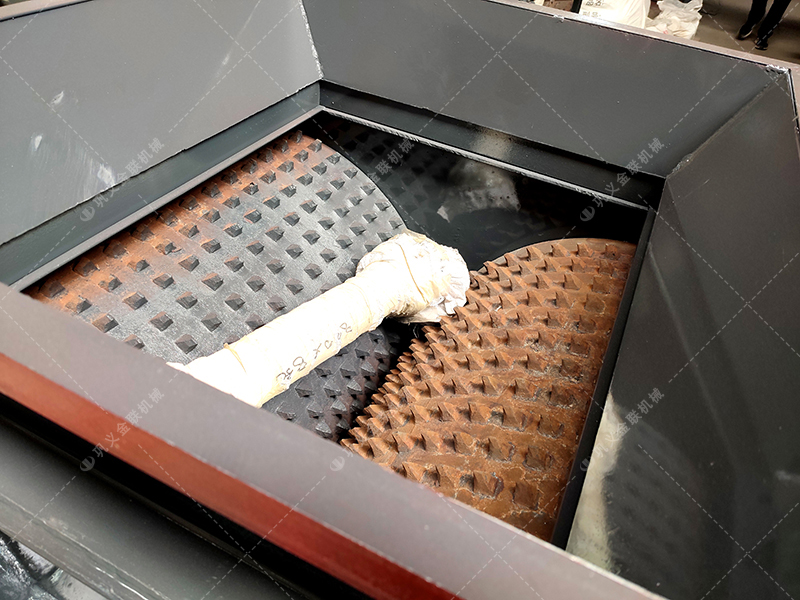 2PGC900X900雙齒輥破碎機(jī)發(fā)貨圖片_發(fā)往內(nèi)蒙古烏海_粉碎煤 2PGC900X900雙齒輥破碎機(jī)發(fā)貨圖片_發(fā)往內(nèi)蒙古烏海_粉碎煤