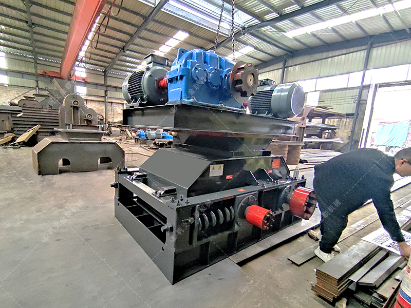 2PGC0609雙齒輥破碎機發(fā)貨圖片_發(fā)往青海格爾木_破碎鎳礦 2PGC0609雙齒輥破碎機發(fā)貨圖片_發(fā)往青海格爾木_破碎鎳礦