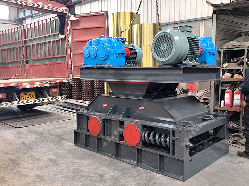 2PGC0609雙齒輥破碎機發(fā)貨圖片_發(fā)往青海格爾木_破碎鎳礦 2PGC0609雙齒輥破碎機發(fā)貨圖片_發(fā)往青海格爾木_破碎鎳礦