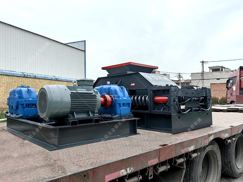 2PG800x600對(duì)輥破碎機(jī)發(fā)貨圖片_發(fā)往貴州貴陽(yáng)_破碎鵝卵石 2PG800x600對(duì)輥破碎機(jī)發(fā)貨圖片_發(fā)往貴州貴陽(yáng)_破碎鵝卵石