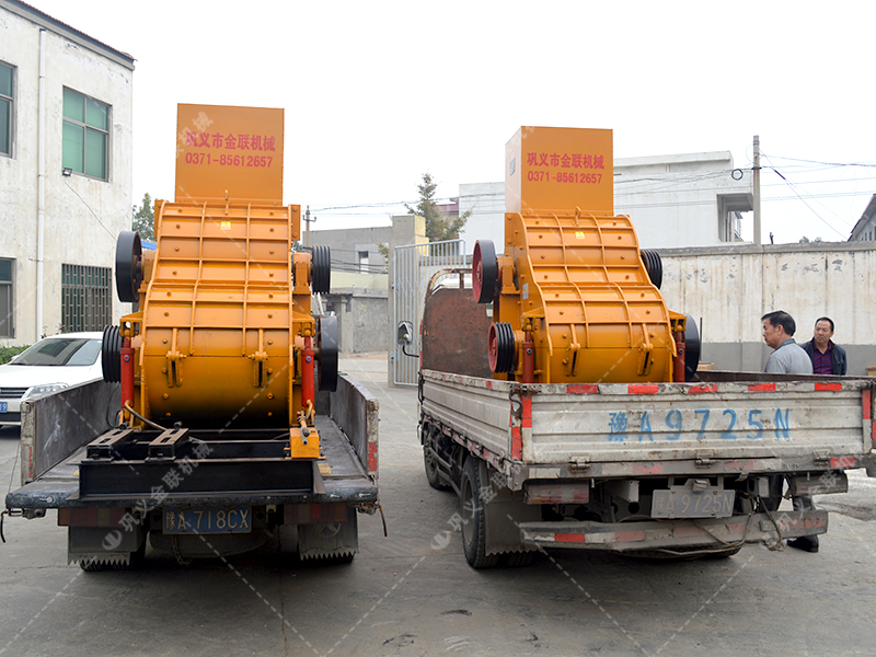 兩臺800X800雙級粉碎機(jī)發(fā)貨圖片_發(fā)往廣西南寧_破碎鐵礦石