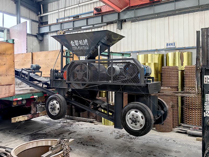 610X400對輥破碎機(jī)發(fā)貨圖片_發(fā)往甘肅蘭州_破碎金礦石