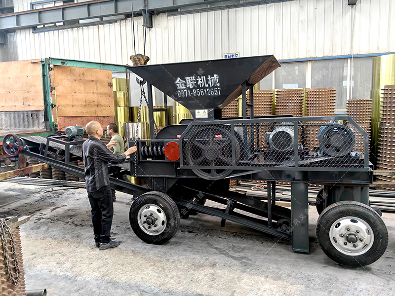 610X400對輥破碎機(jī)發(fā)貨圖片_發(fā)往甘肅蘭州_破碎金礦石