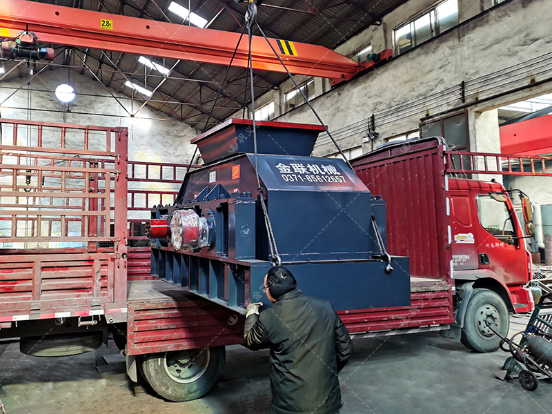 中型2PG1007液壓對輥破碎機發(fā)往非洲肯尼亞蒙巴薩