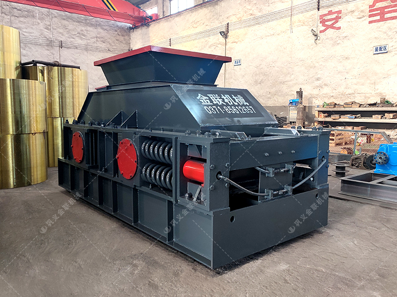 1200x800大型液壓直聯(lián)對輥破碎機發(fā)往河南