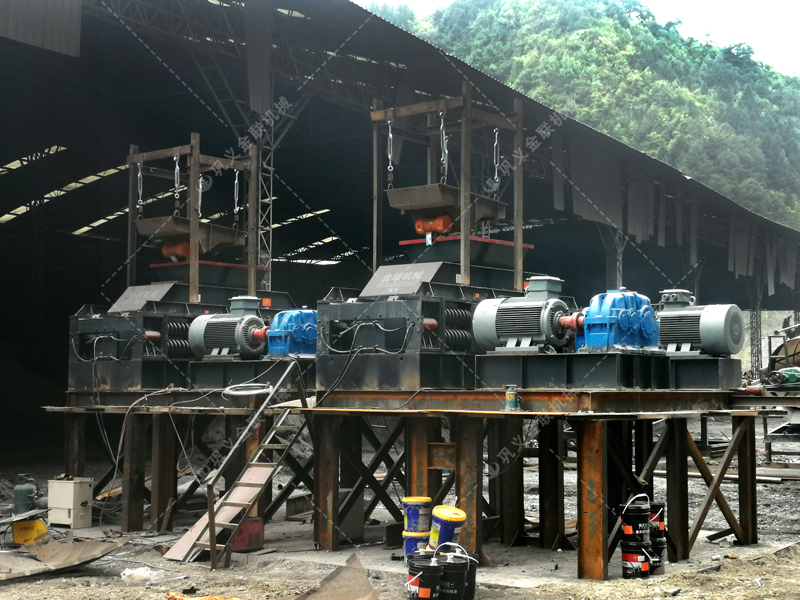 錘式破碎機和對輥破碎機區(qū)別在哪？如何進行選擇？