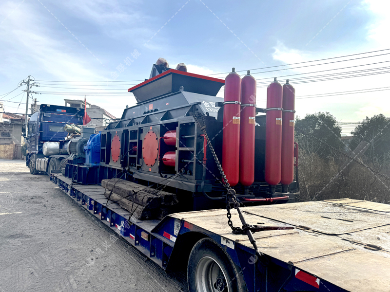 高品質(zhì)混凝土用砂難求？液壓對(duì)輥破碎機(jī)來(lái)幫你！