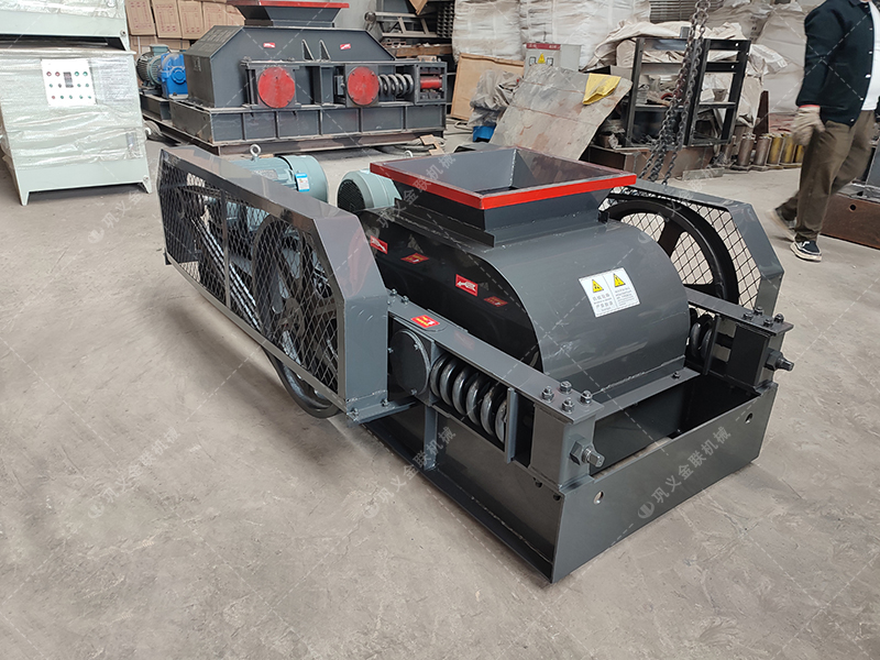 高碳硅鐵特別脆？防過粉碎雙齒輥有何特殊設(shè)計(jì)？