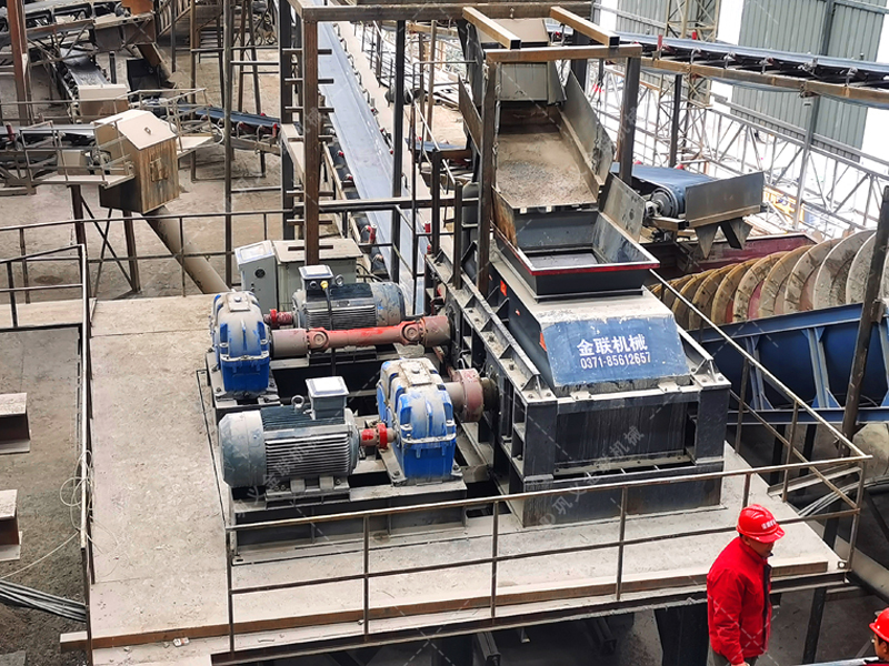 液壓對(duì)輥制砂機(jī)在公路建設(shè)中相比其他設(shè)備有何獨(dú)特優(yōu)勢？