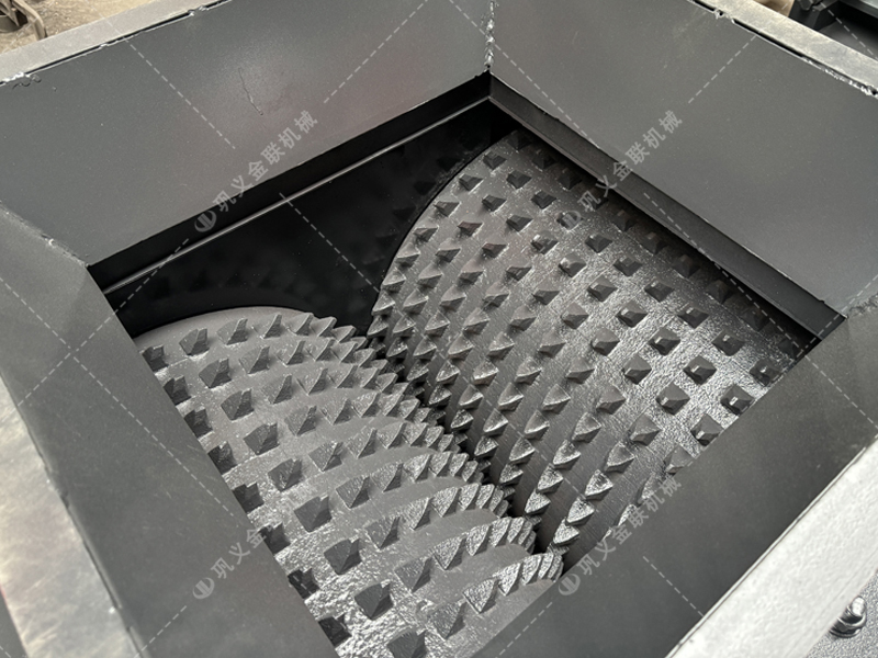 煤矸石破碎，為什么“擠”比“砸”更值錢(qián)？雙齒輥破碎機(jī)給出答案